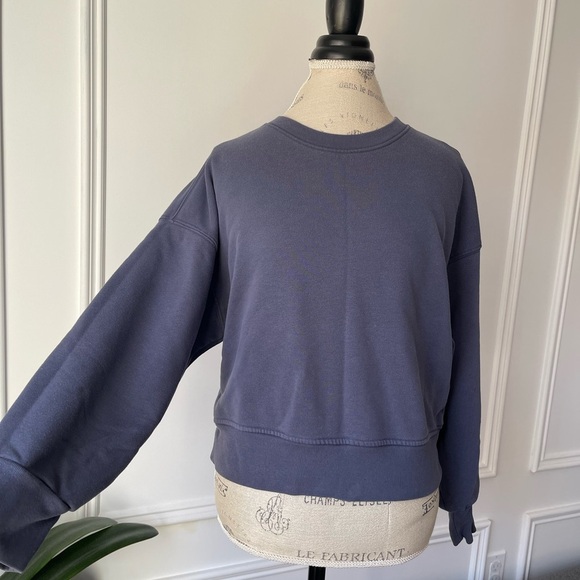 3/22 🧡 Uniqlo Blue Sweatshirt - Picture 3 of 9